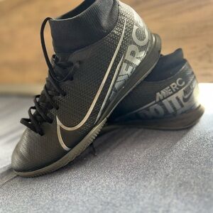 Nike Black and Silver Mercurial Indoor Soccer Shoes, 8